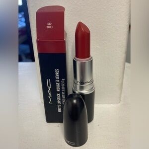 NWT Mac Matte Lipstick in Chili 🌶️ Full Size